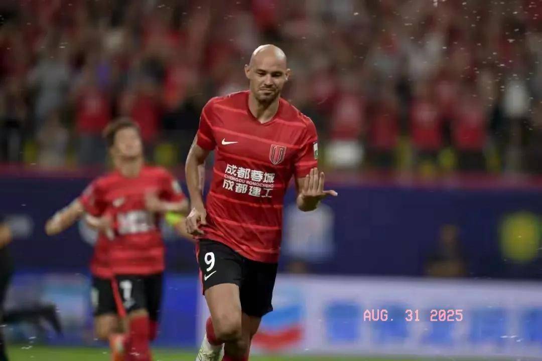 半场-李刚仁精妙直塞助攻黄喜灿破门白昇浩伤退 韩国暂1-0阿曼.